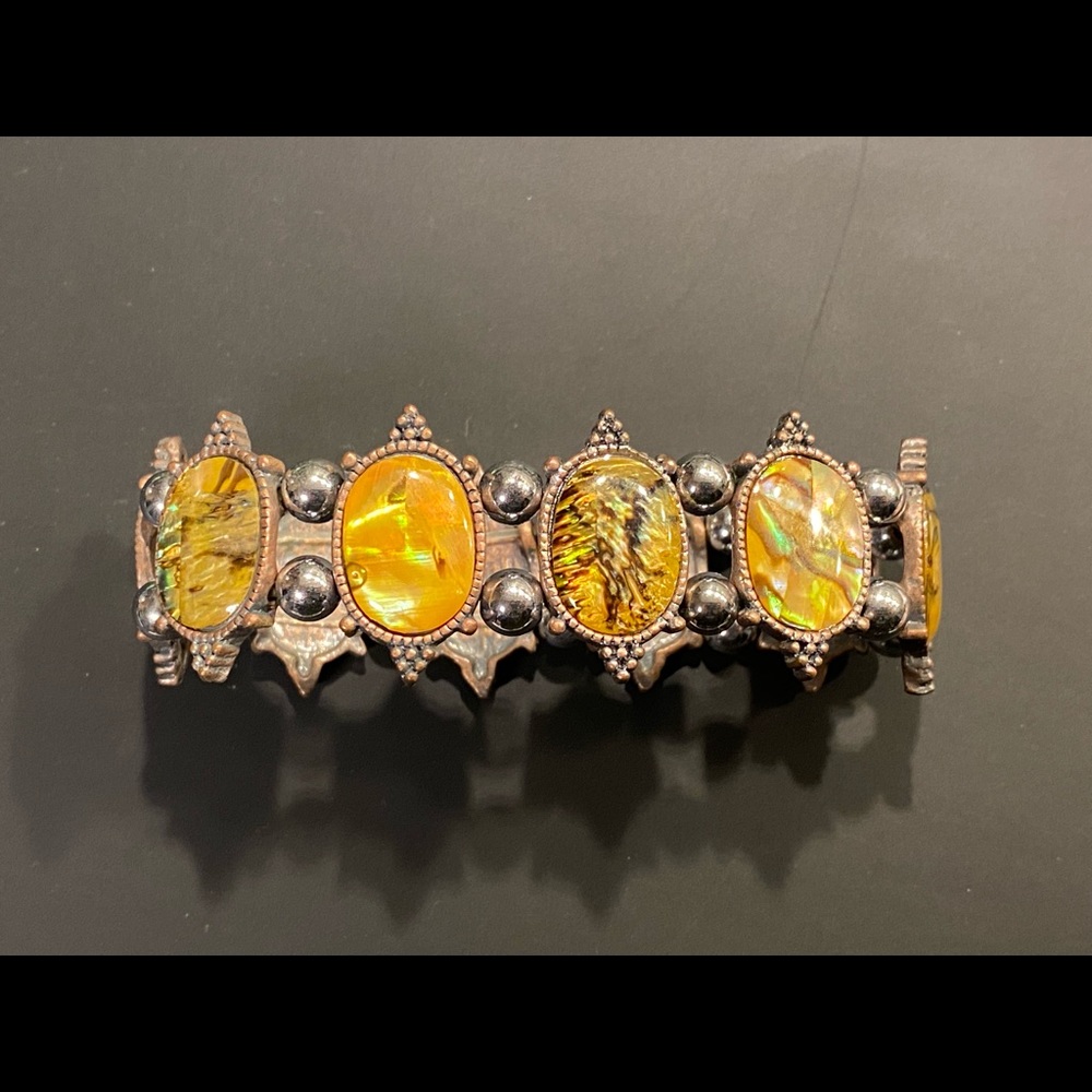 Gorgeous amber-colored shell and malachite bead, elastic bracelet